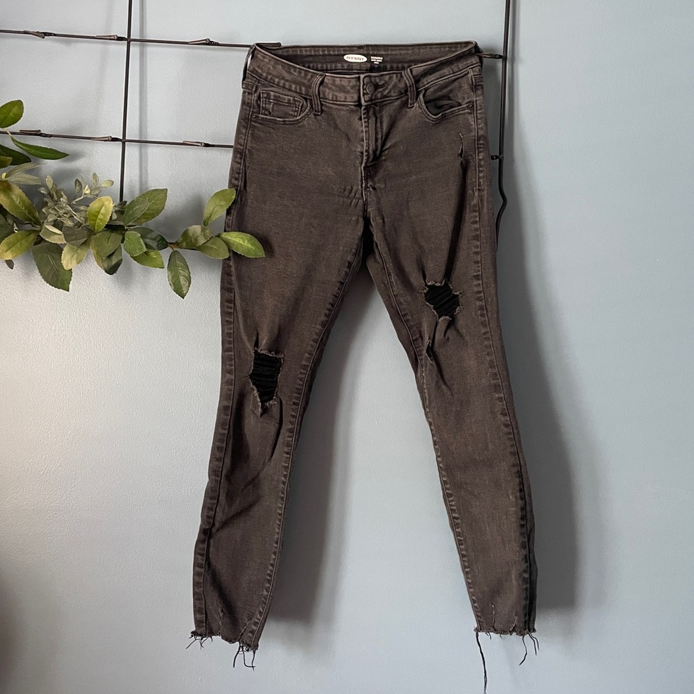 Old Navy Distresses Rockstar Skinny Jeans (size 6)